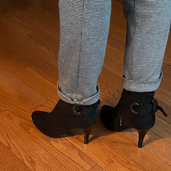 New Directions Ladies bootie black suede material 3.5 inch heel with bow. - Picture 4 of 10